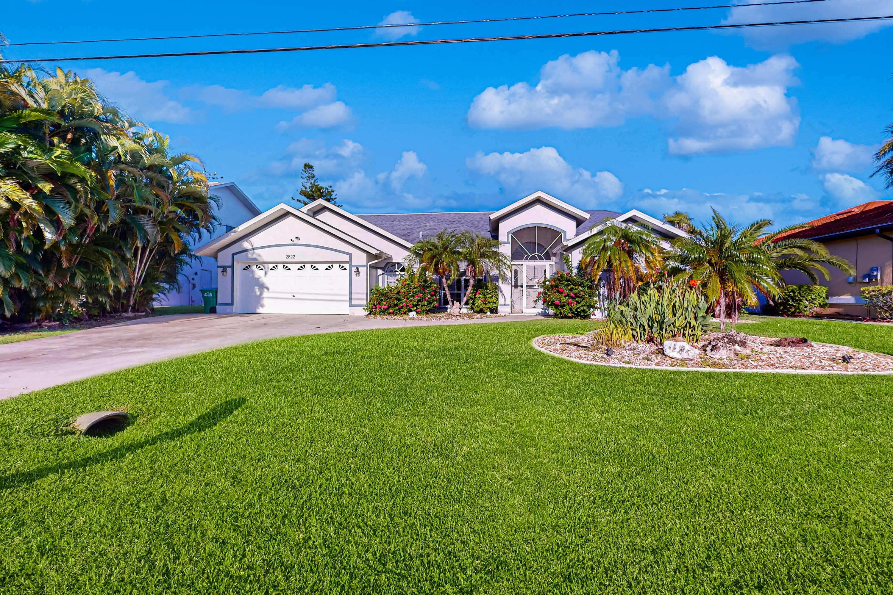 Canal side gem with screened pool boat dock & Gulf access near dining