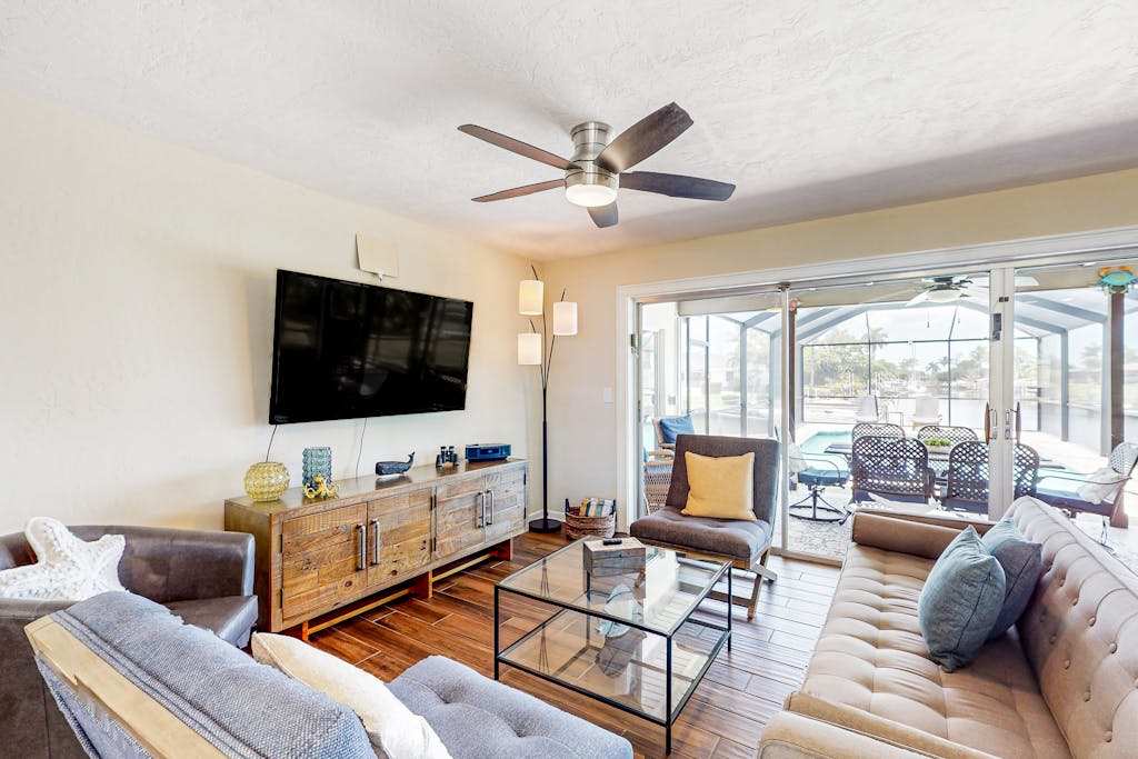 Canalfront with screened saltwater pool dock & boat lift updated interior