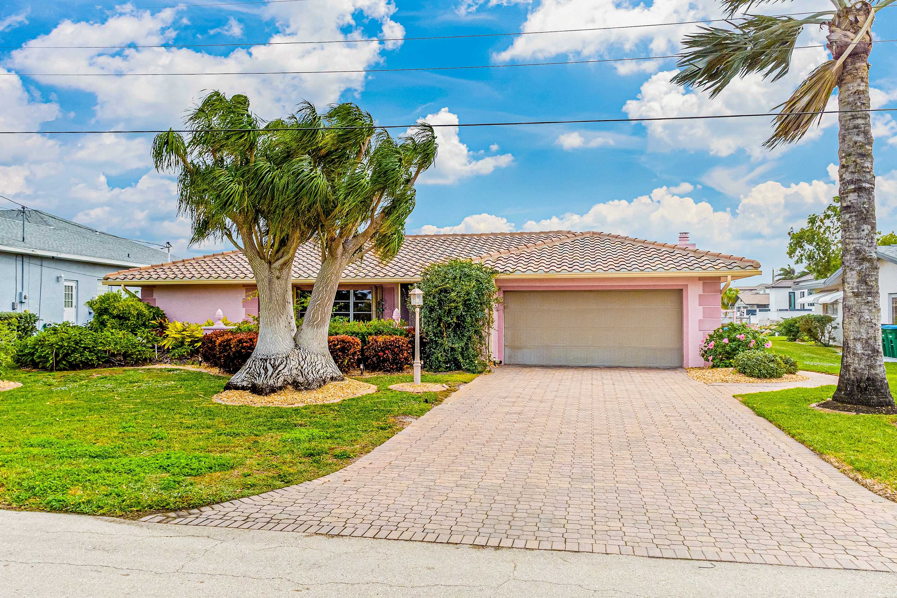 Gulf view home with heated pool alfresco dining dock washer & dryer & AC