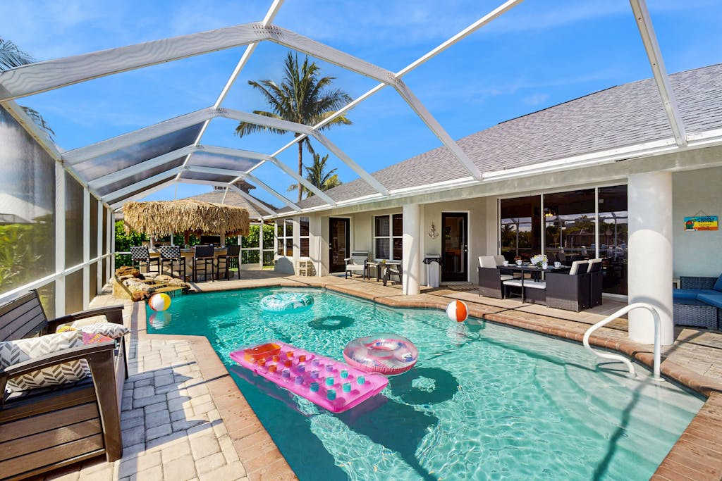 Wonderful oasis withlanai private pool tropical bar private dock Gulf access