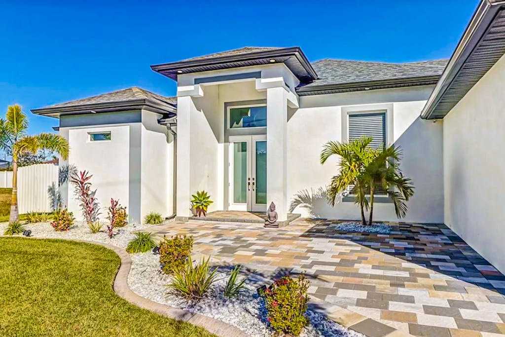 Exquisite home with Heated Pool & Firepit enclosed yard