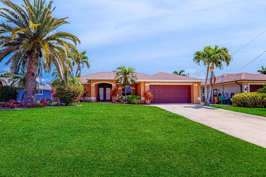 Dog friendly home with private pool bike lanai grill & central AC