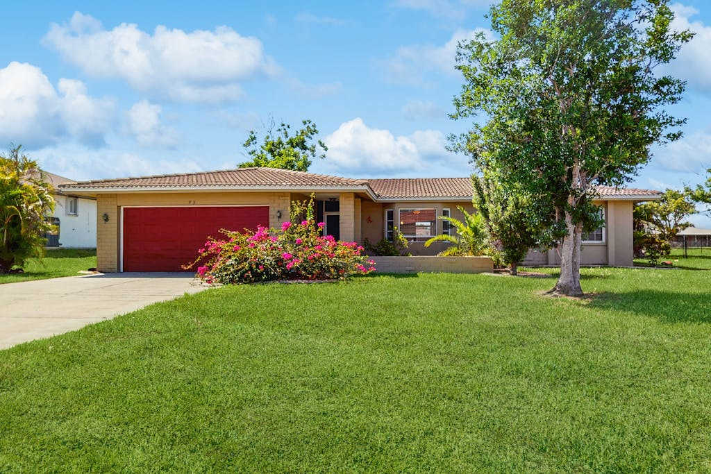 Dog friendly house with private pool lanai & washer & dryer