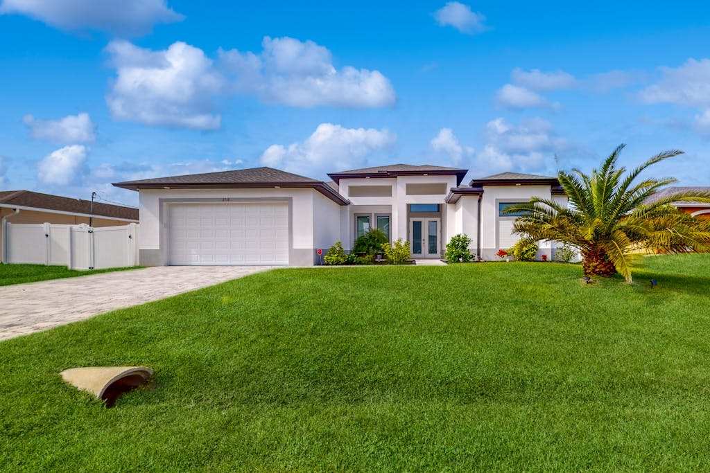 Br& new Inviting home with private pool & complimentary pool heat