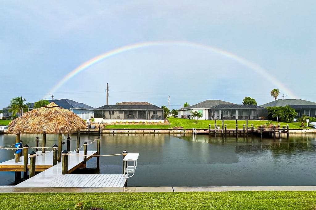 Dog friendly Waterfront home with private pool on site fishing
