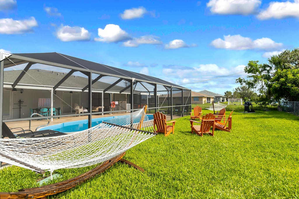 Centrally located duplex with on site pool firepit patio & BBQ dog friendly