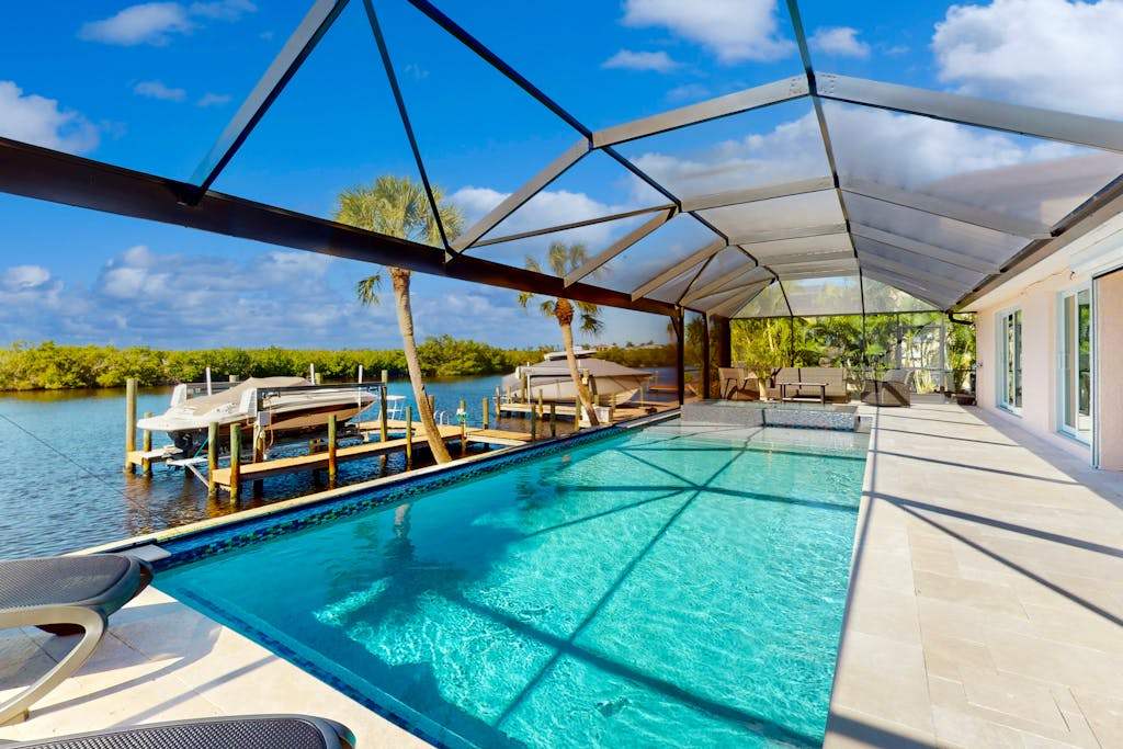 Waterfront dream heated infinity pool & therapeutic spa sunset views & office