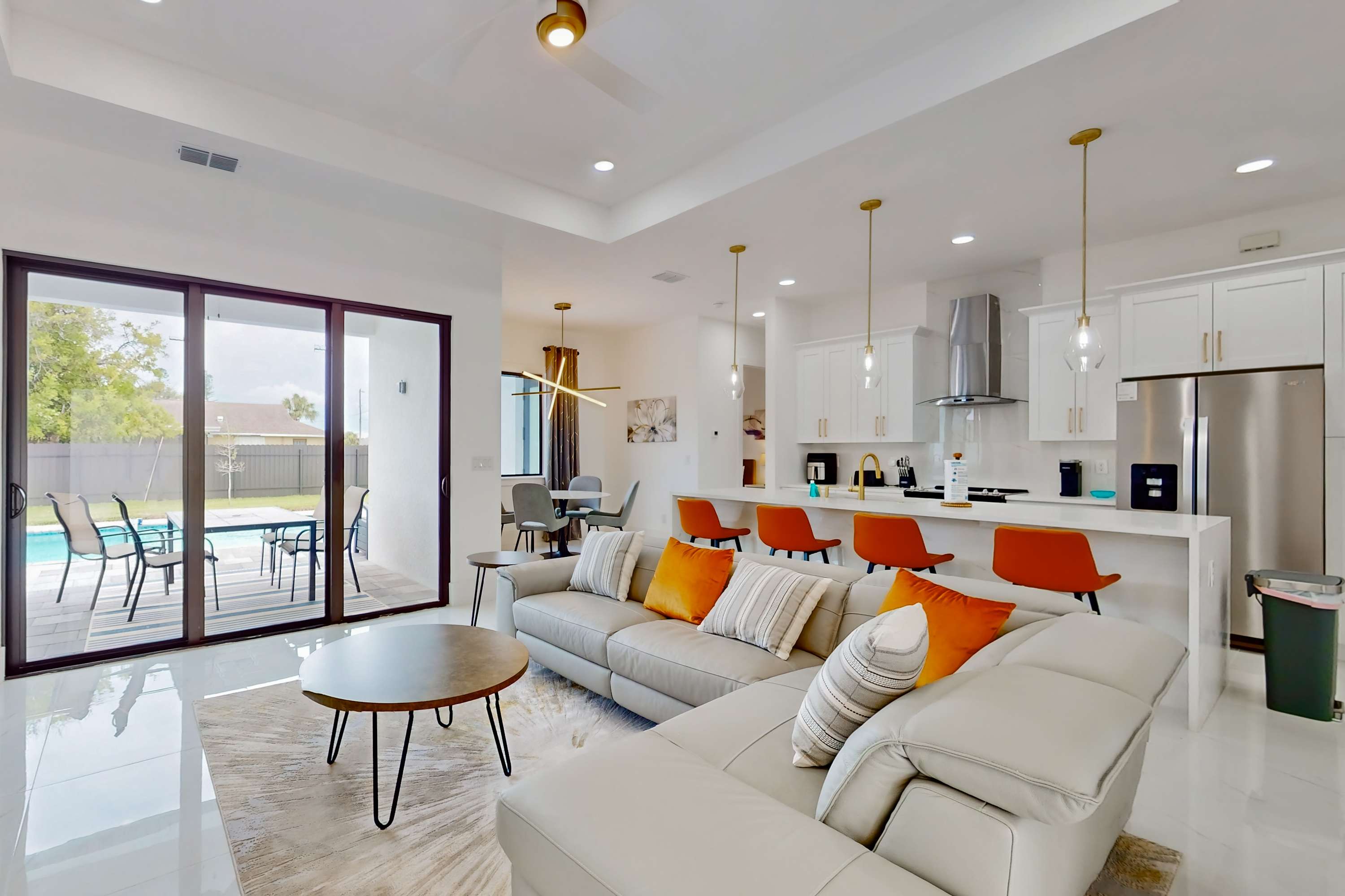 New modern home with pool lawn washer & dryer Wifi & AC