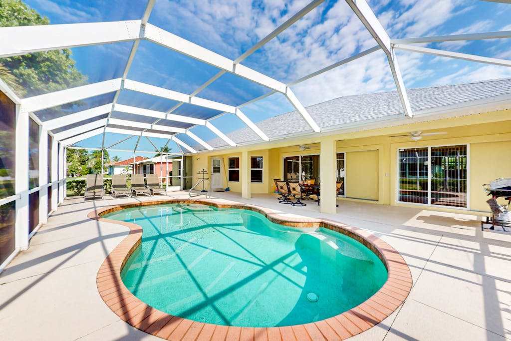 Luxury home withprivate heated pool in the heart of Cape Coral