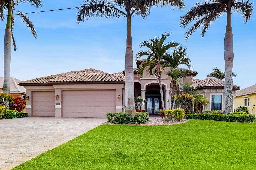 Luxury canalfront villa with private pool spa enclosed lanai & washer & dryer