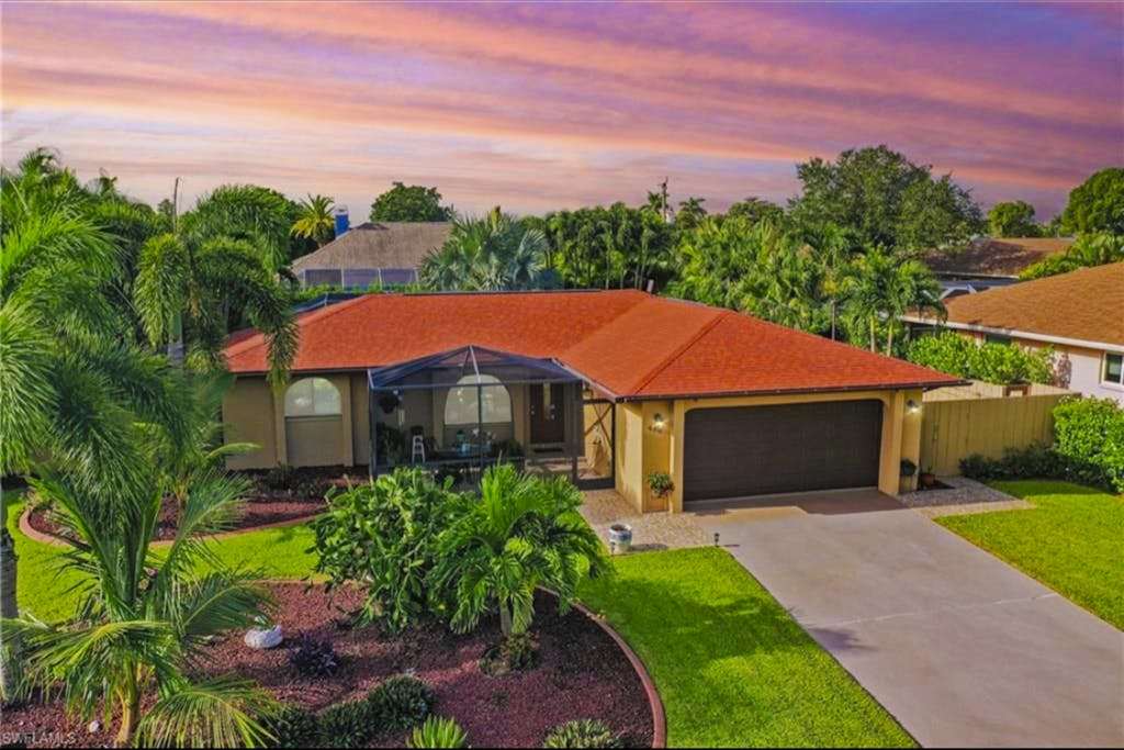 Private home with pool & private lanai pet & snow bird friendly