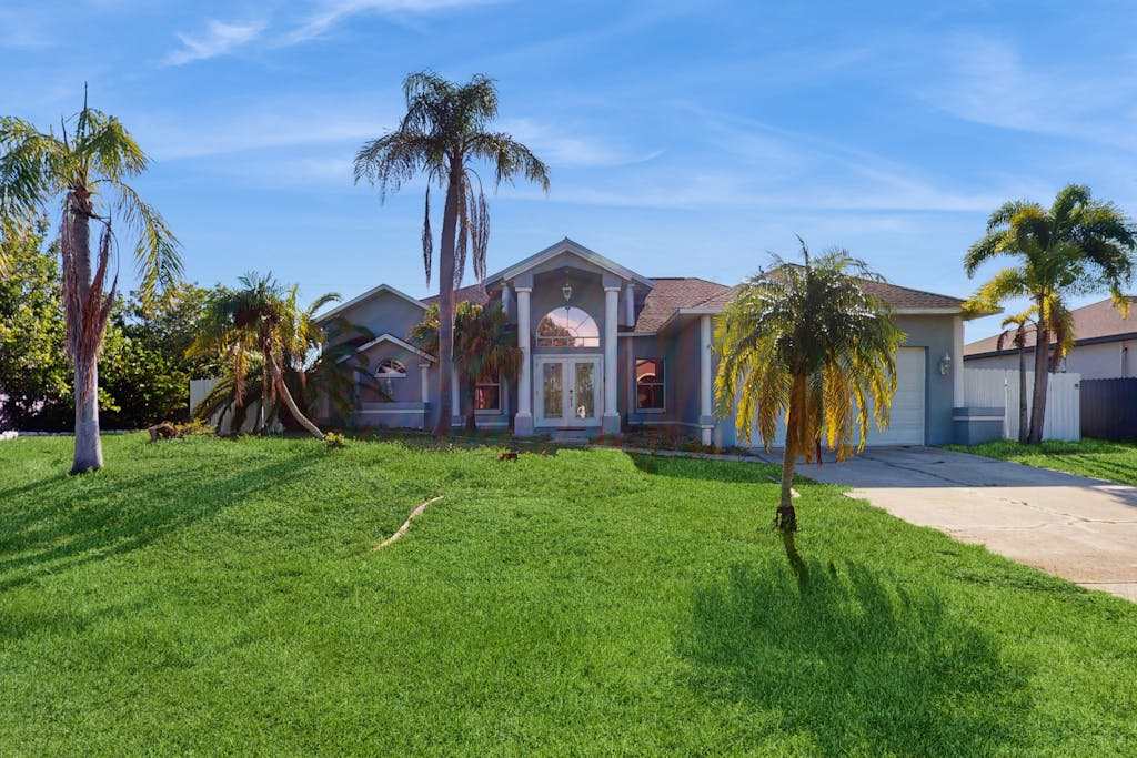 Dog friendly house with private pool lanai & hot tub