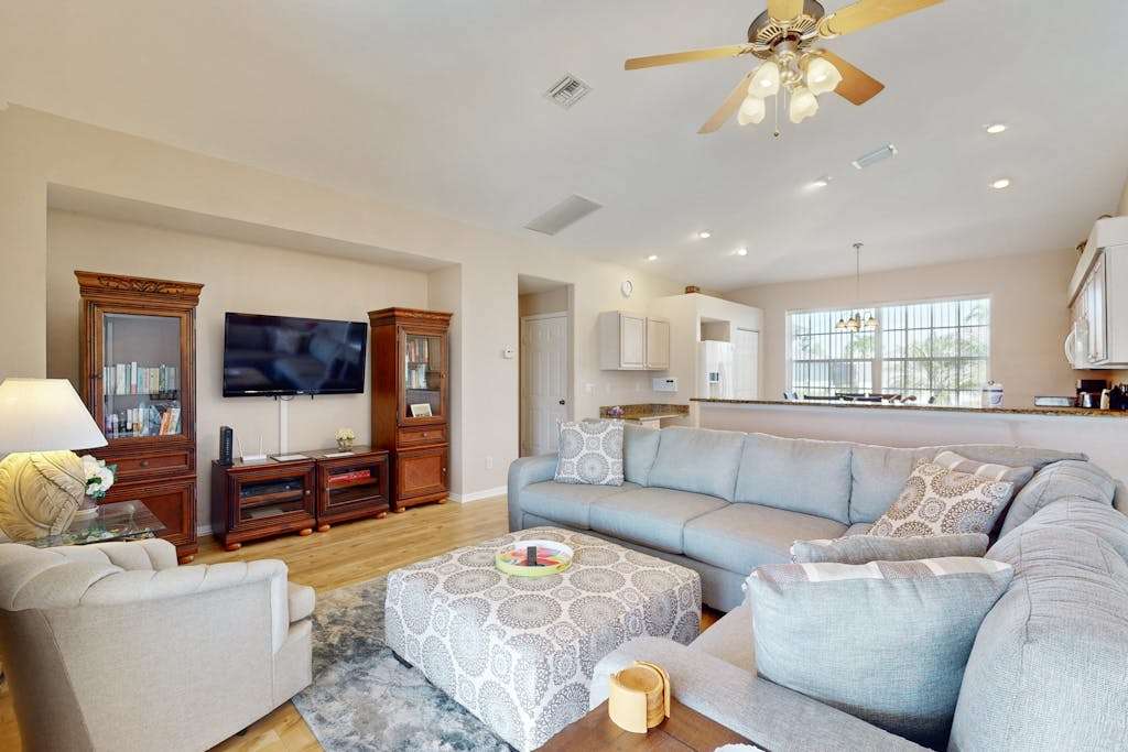Exclusive Wellington Lakes Waterfront Villa with Private Pool Lake Views & WiFi
