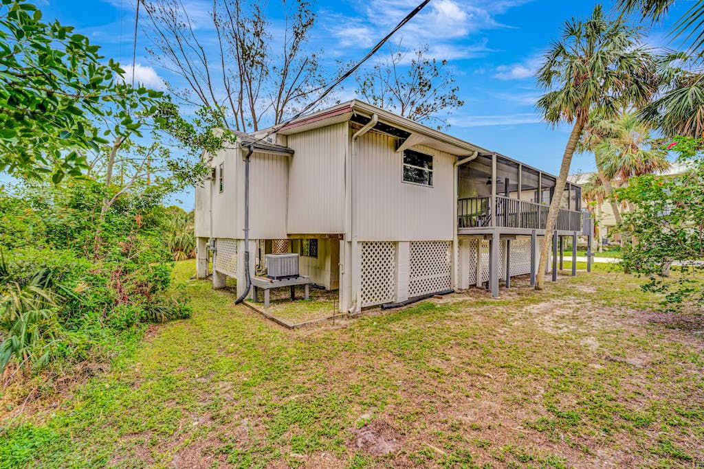 Tranquil home with washer & dryer central AC & kitchen snowbird friendly
