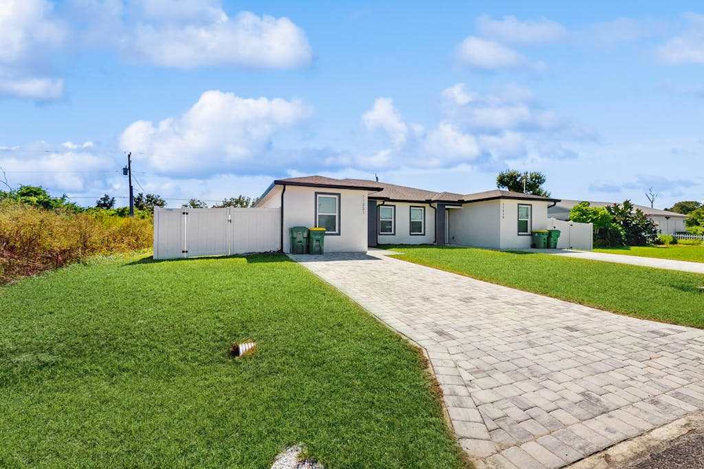 Dog friendly duplex with hot tub internet & washer & dryer