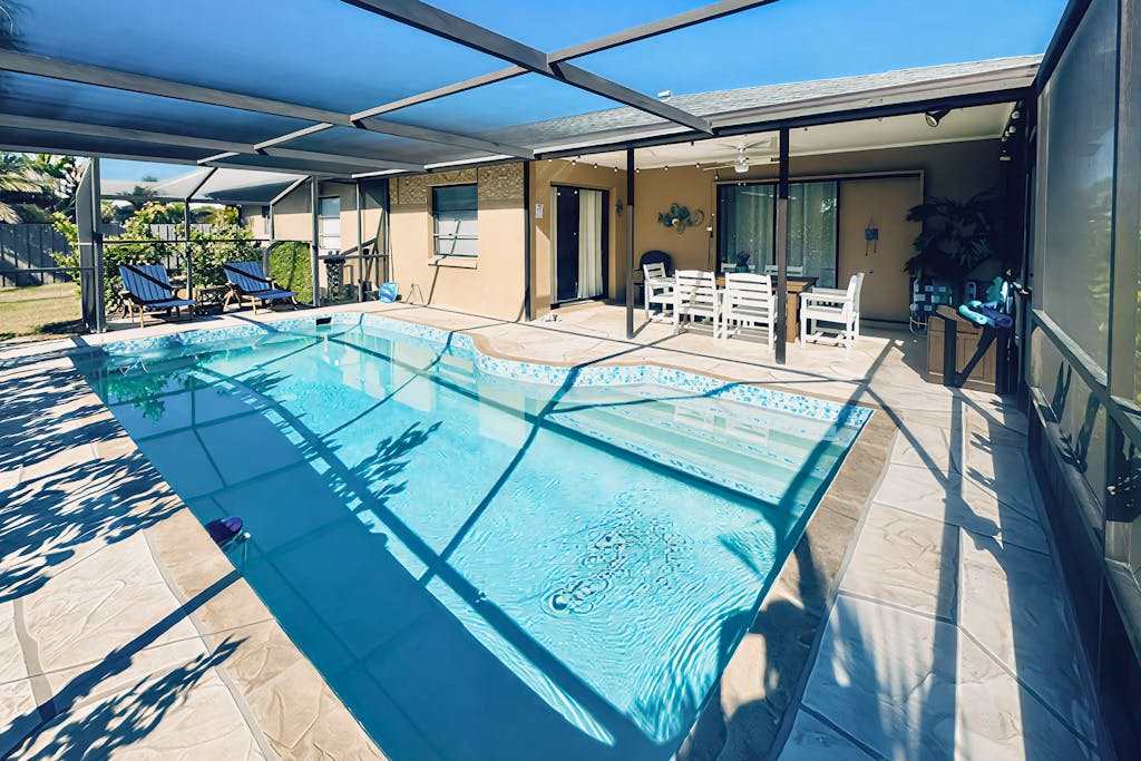 Luxurious pool home close to the beach family friendly with AC & WIFI