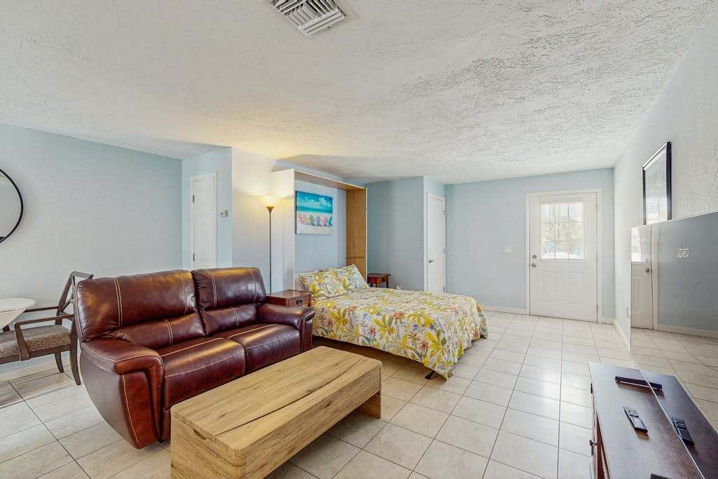 Coastal Quadruplex on Manasota Key, Dog-Friendly Studio, Snowbird Specials Available (Unit C)