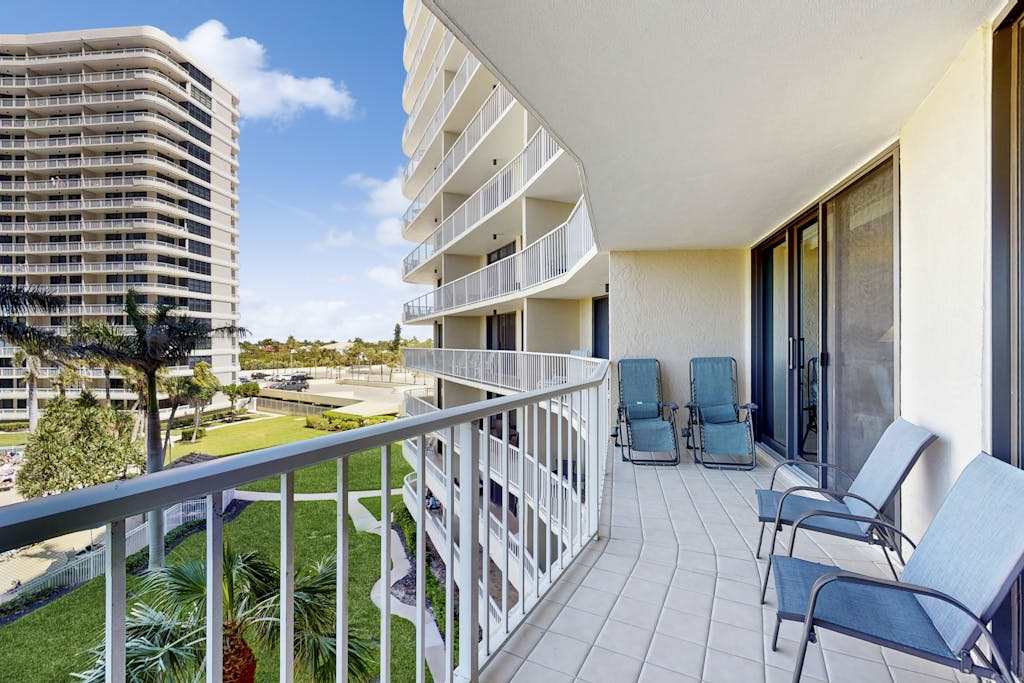 Elegant Waterfront Condo with WiFi Pool & Tennis Walk to Beach