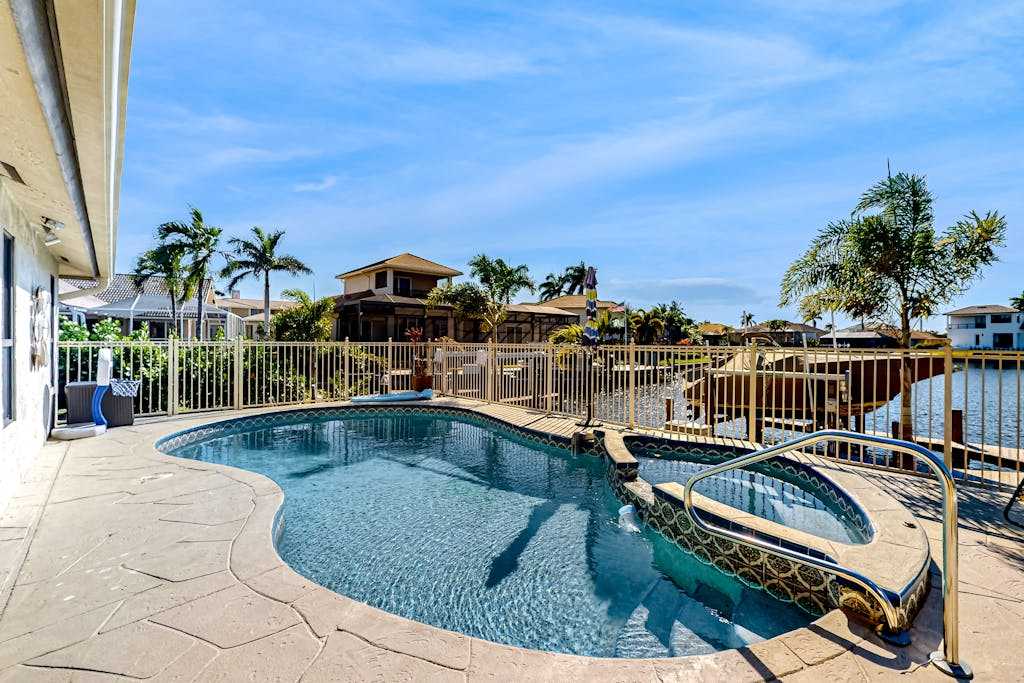Waterfront home with WiFi & private pool free kayak & bikes