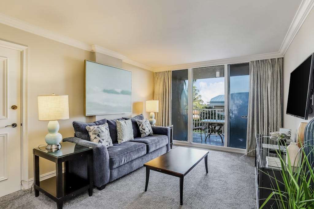 Beachfront condo with a pool a hot tub central AC & on site restaurants