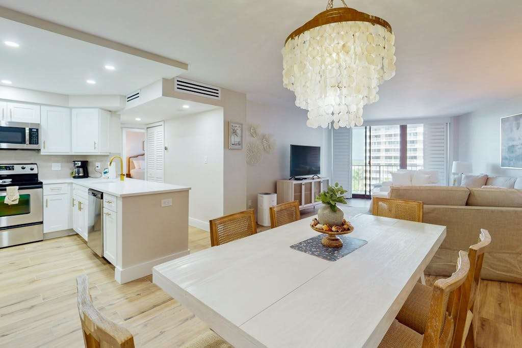 Gulf view condo with beach pool tennis courts & 10plus pickleball courts
