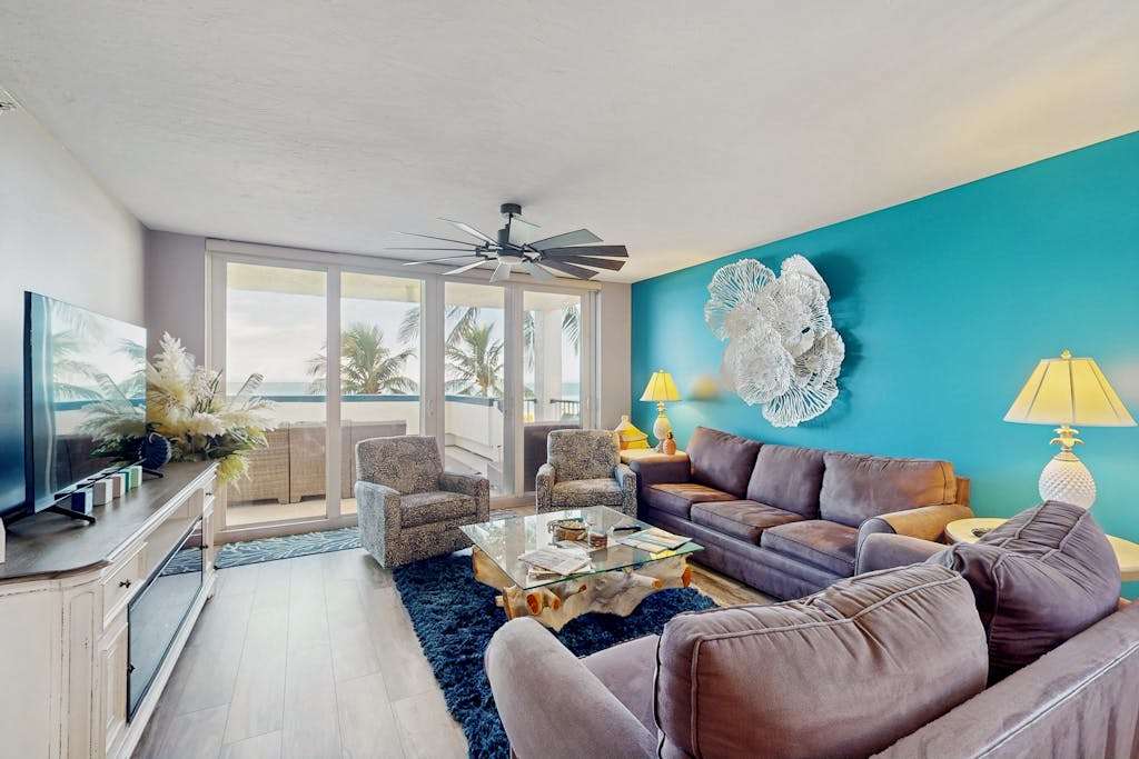 Beachfront condo with huge lanai sunset gulf views pool hot tub tennis & gym
