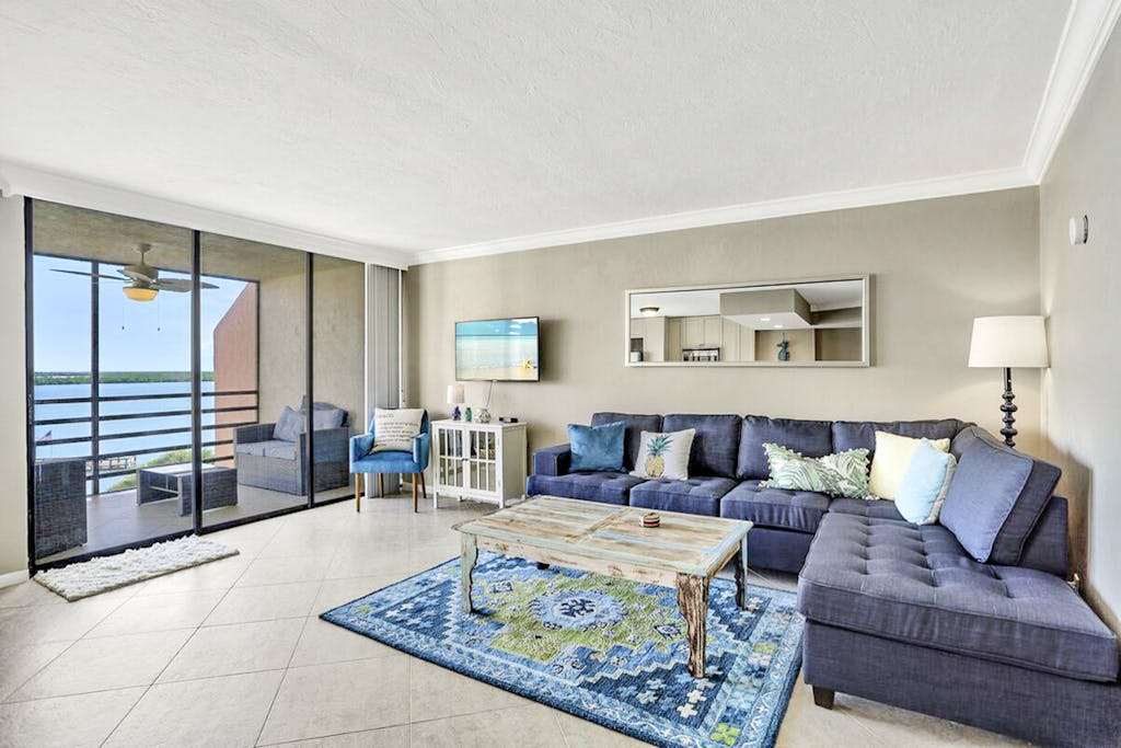 Amazing oceanfront condo with pool hot tub dock & views snowbird friendly