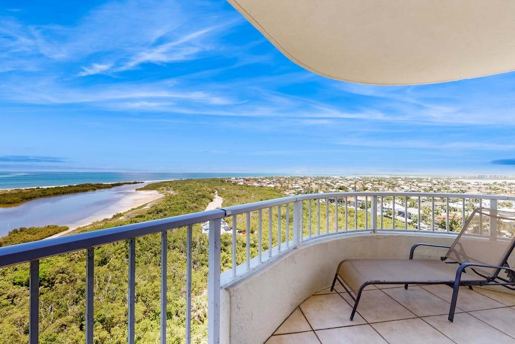Brilliant water view condo with shared pool private washer &dryer & sunset views