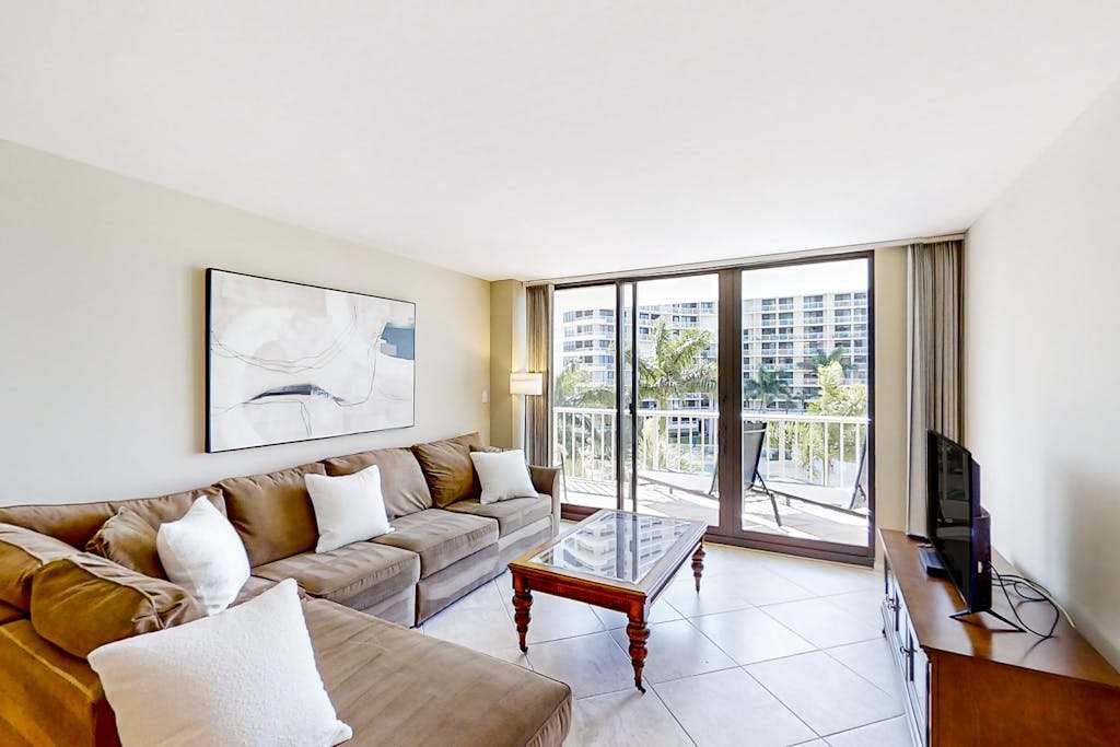 Stunning condo with views central AC free internet & full kitchen