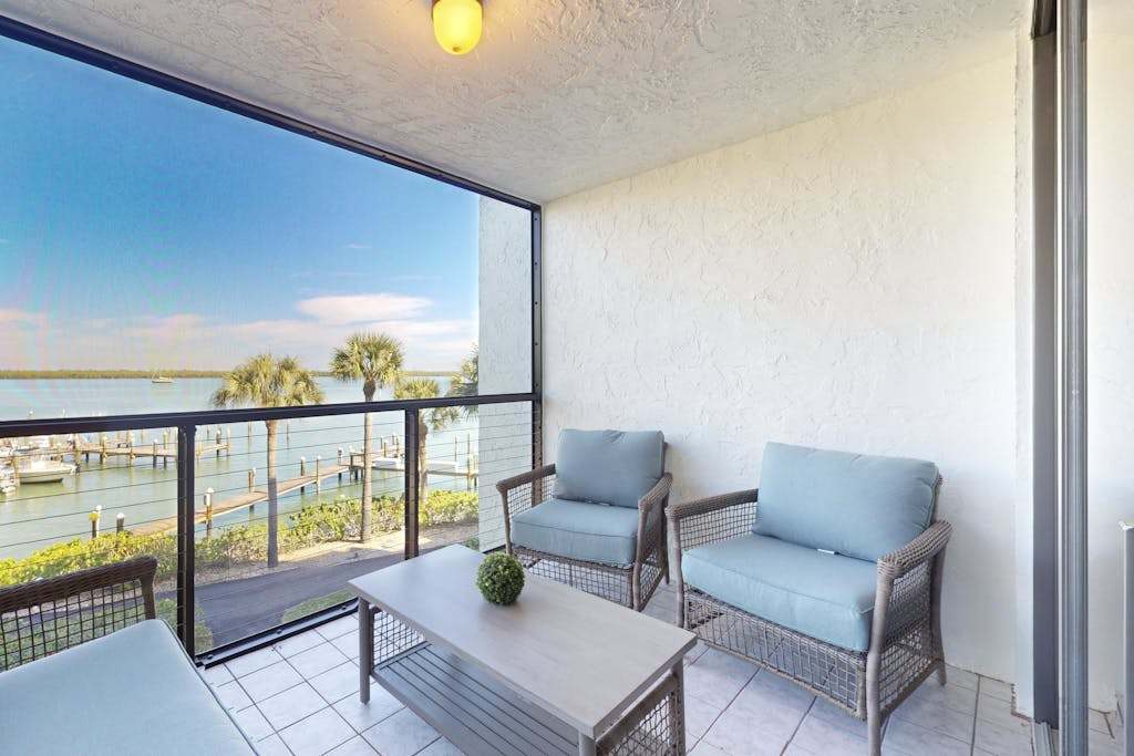 Spacious condo with water views tennis hot tub & pool ideal for relaxation