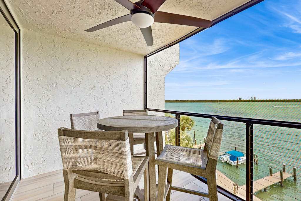 Waterfront condo with stunning views WiFi heated pool & hot tub