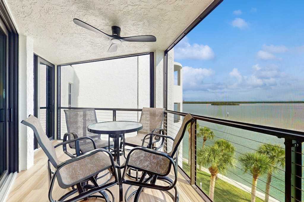 Waterview condo with shared pool panoramic balcony views & WIFI