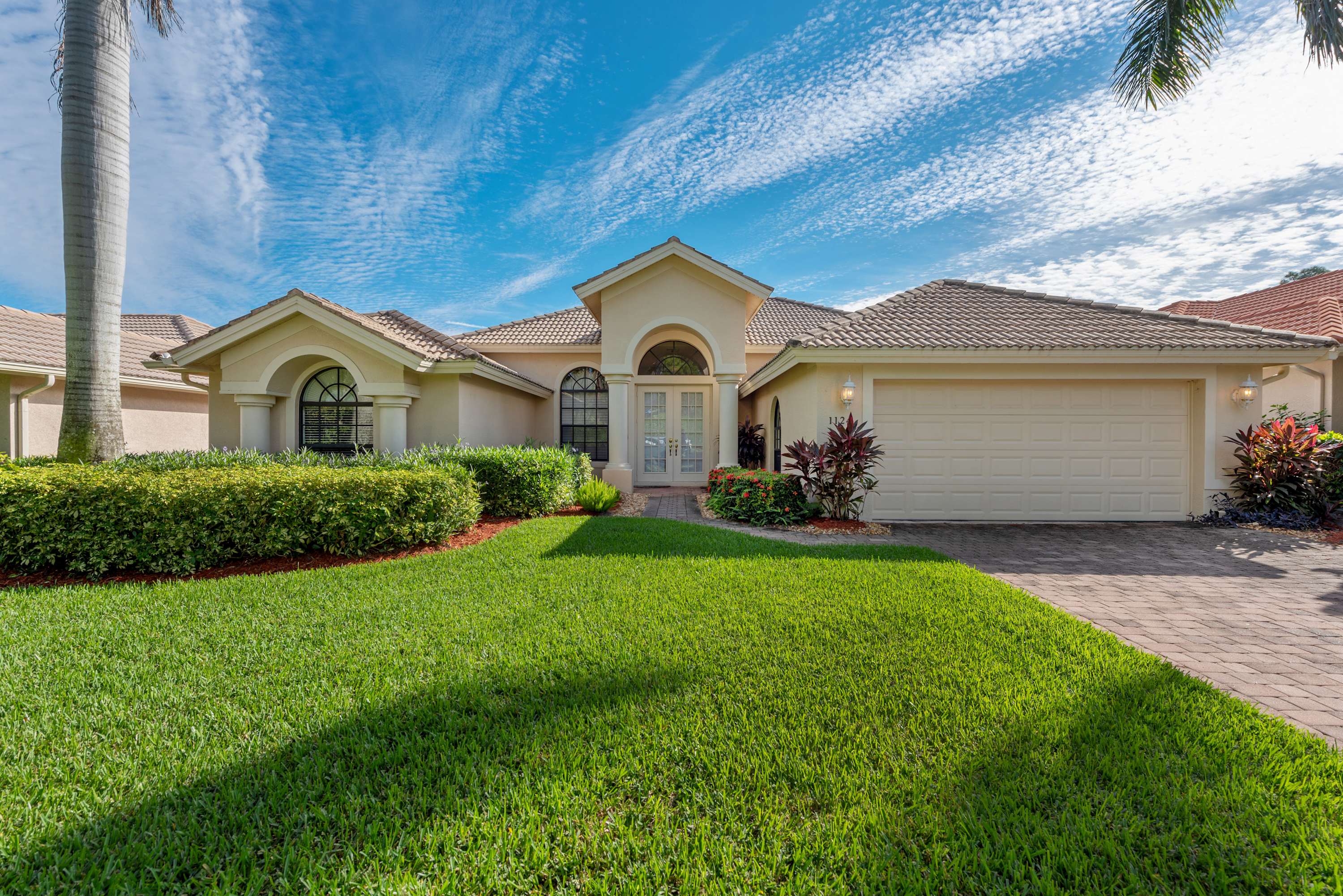 Lakeside paradise with private pool tennis courts & more