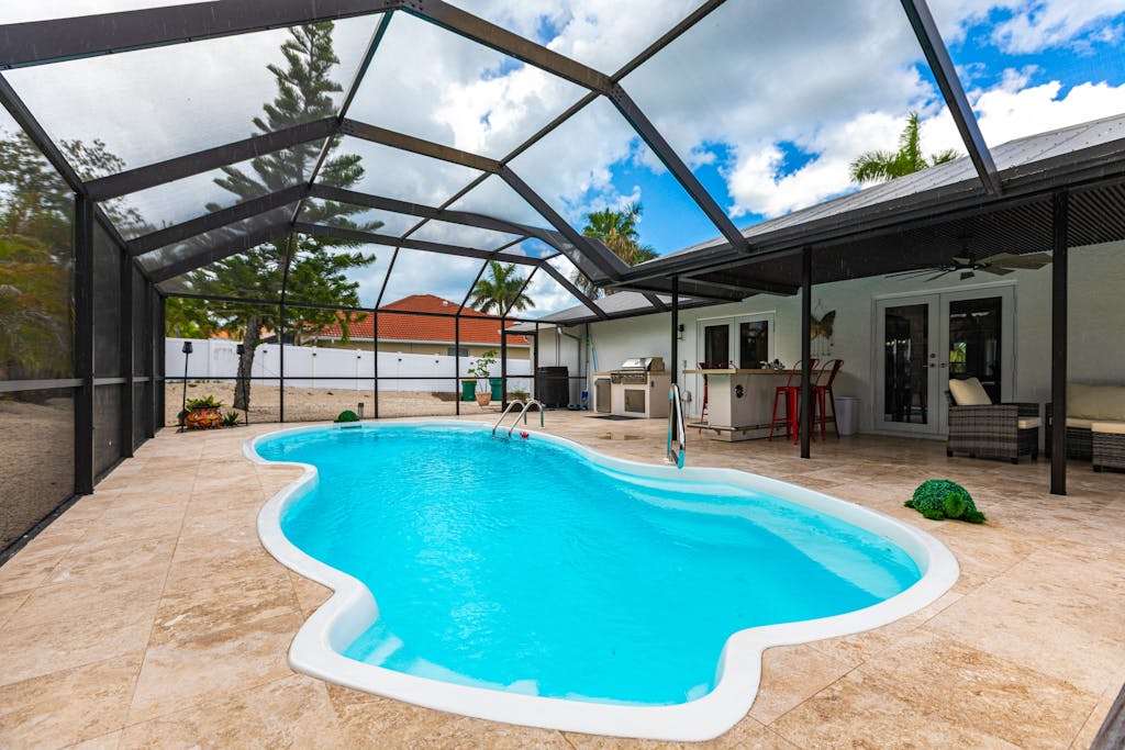 Exquisite home with private pool washer & dryer & internet