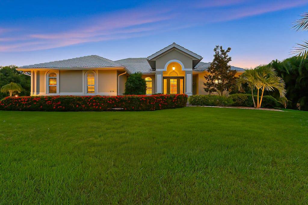 Coastal home with private heating optional pool lanai & internet