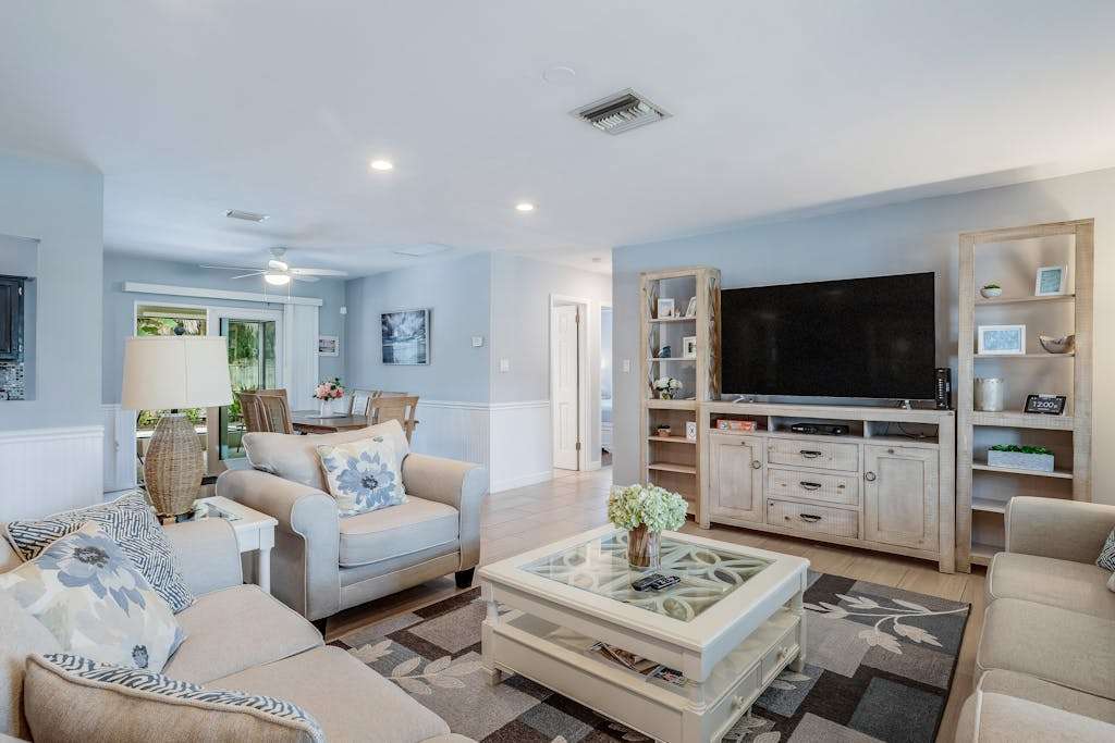 Single level family home withprivate pool & furnished patio withgrill dog friendly