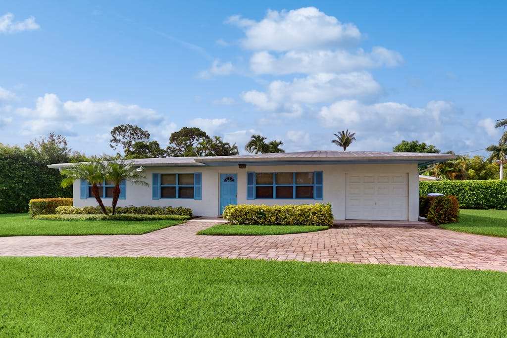 Quiet & Breezy Bungalow near Beach with Screened Lanai & Gourmet Kitchen