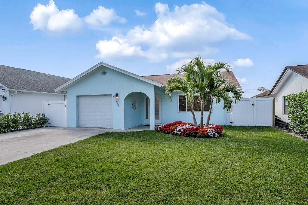 Updated home with pool & spa fenced yard WiFi & great location snowbirds OK