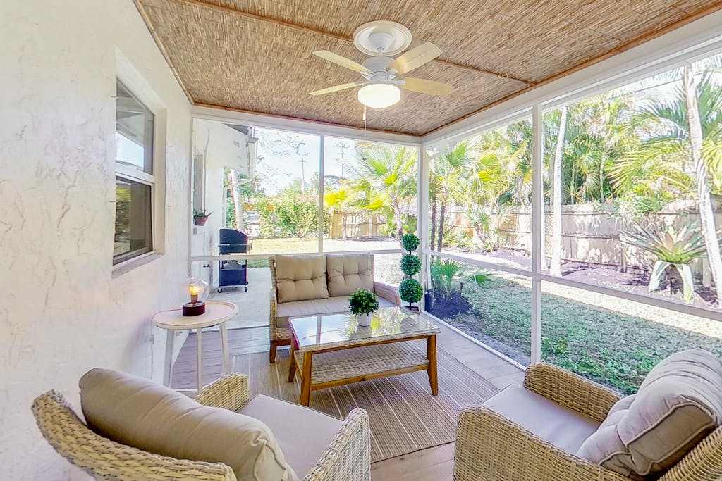 Spacious & beautiful home with fast WiFi central AC patio & washer & dryer
