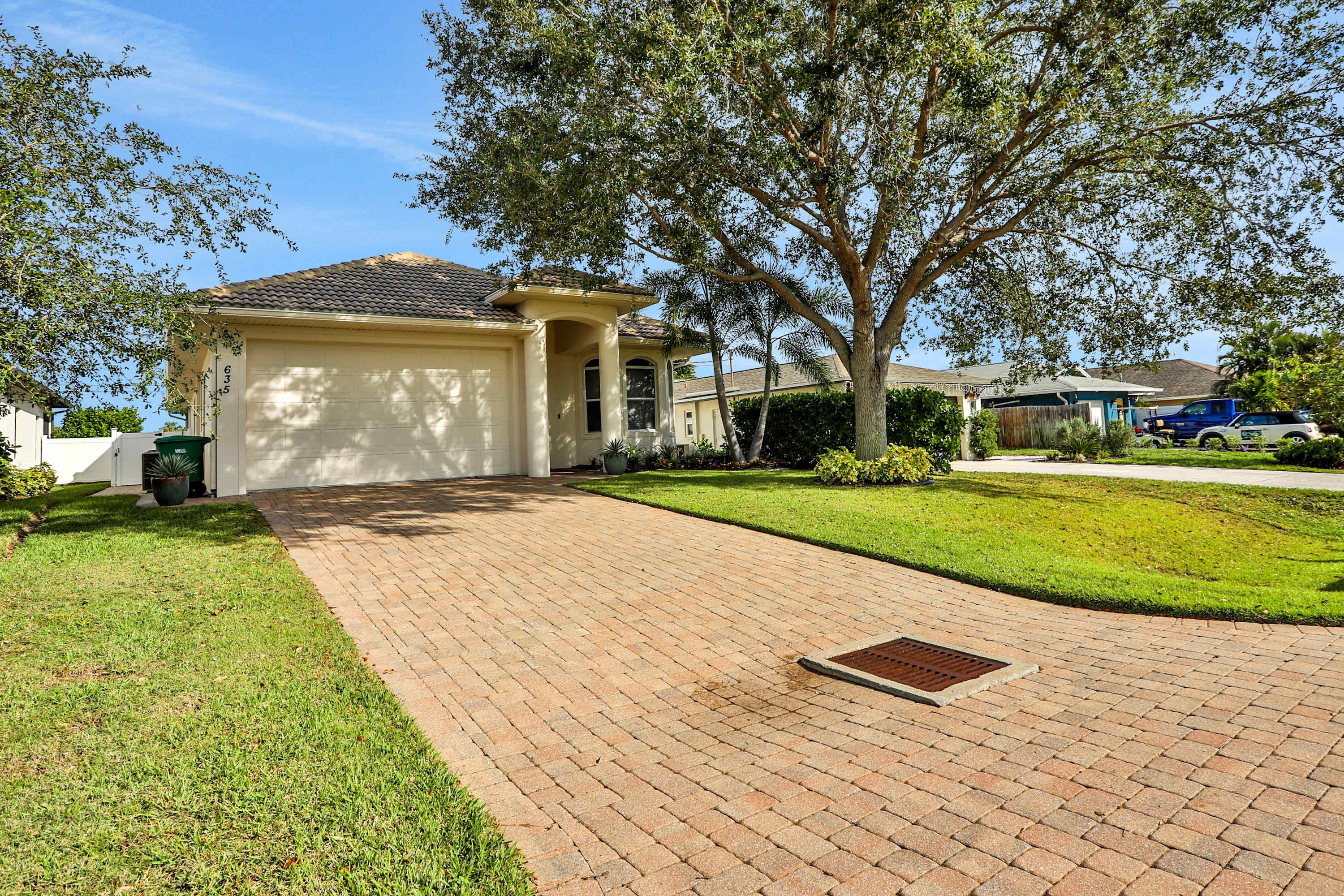 Beautiful single level home with an amazing pool lanai AC & washer & dryer