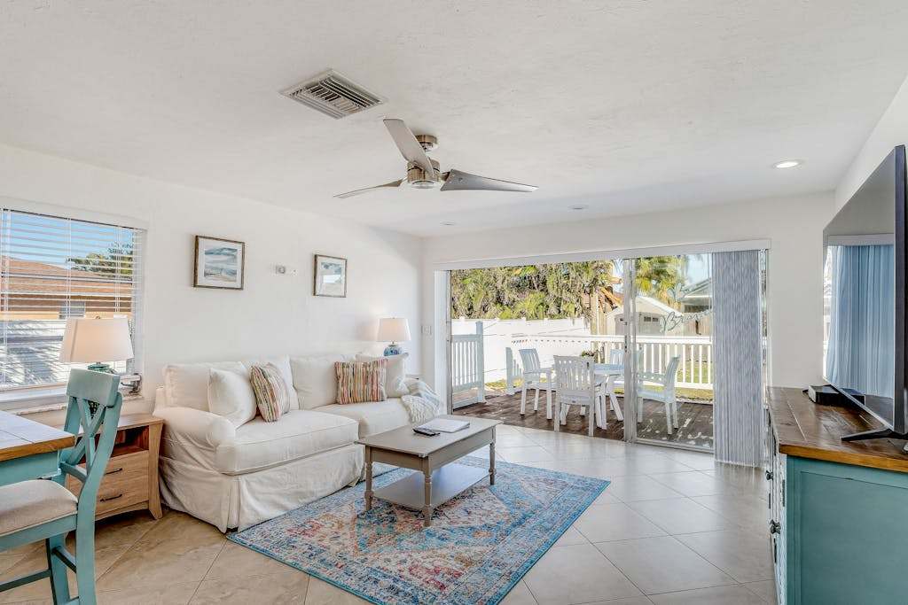 Dog friendly home plus attached studio with fenced yard washer & dryers & AC