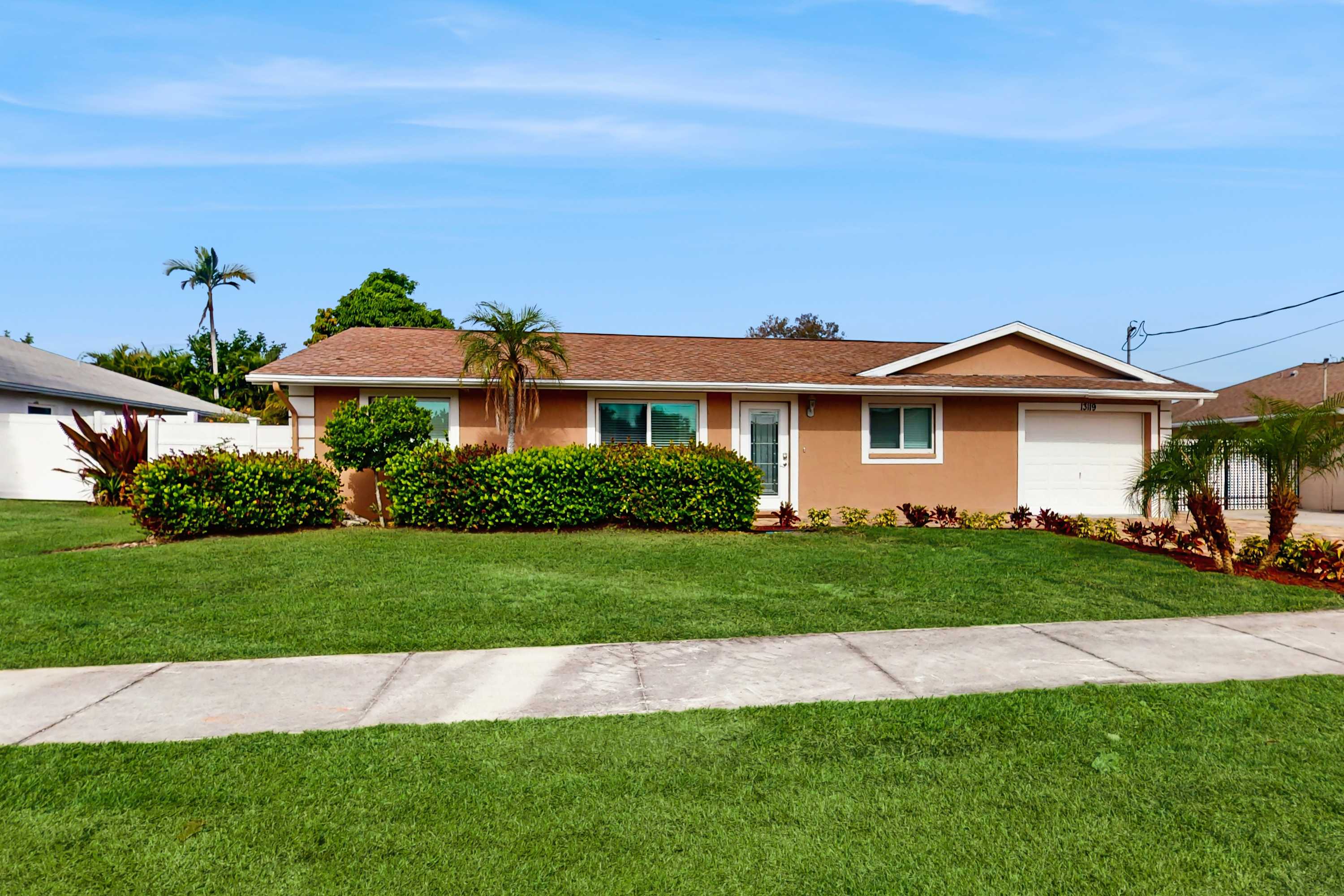NEW POOL - Dog friendly home close to Gulf with fenced yard snowbirds friendly