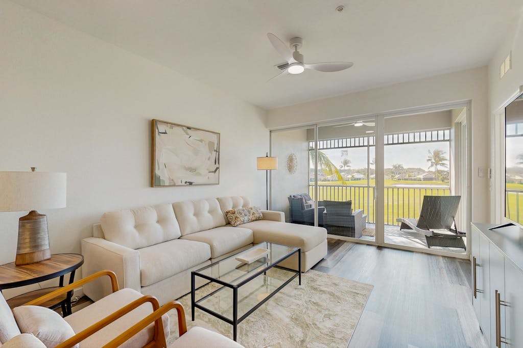 Newly Remodeled Chic Condo on the GreenLinks golf course with lanai pool