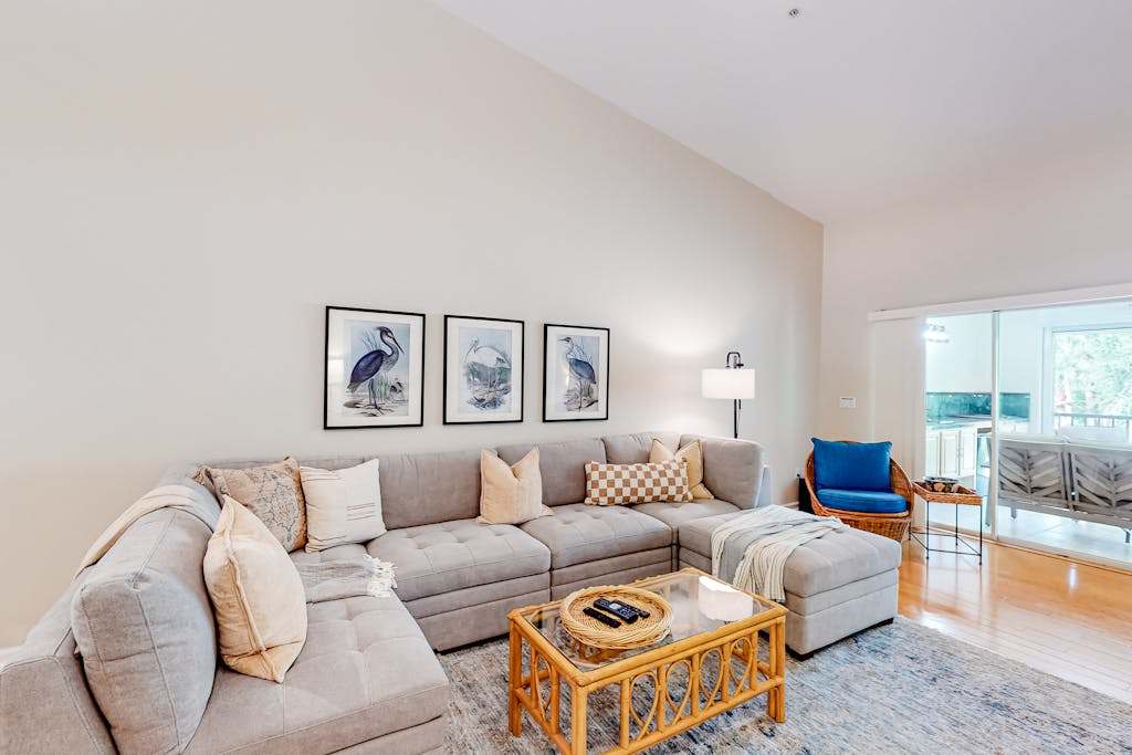 2nd floor lakefront condo with heated pool lake view balcony bikes fast WiFi