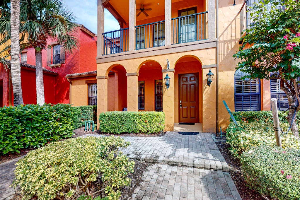 Resort condo with private washer & dryer shared pool & central AC