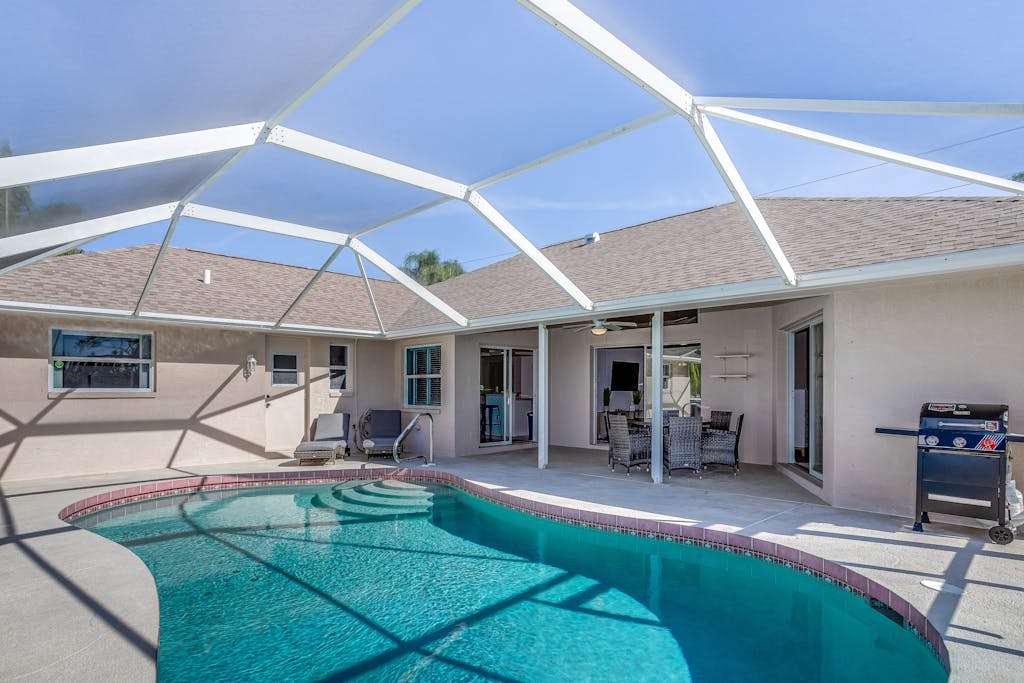 Riverfront dog friendly home with private pool & fast WiFi