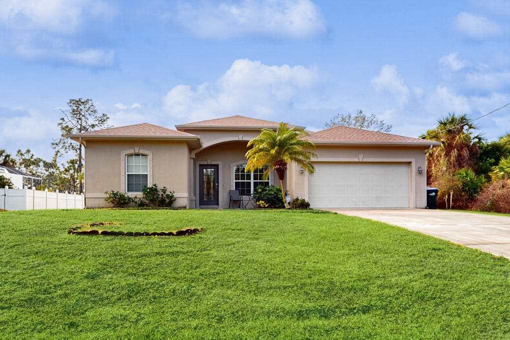 Relaxing Snowbird Friendly Retreat Near Golf Beaches & Outdoor Fun