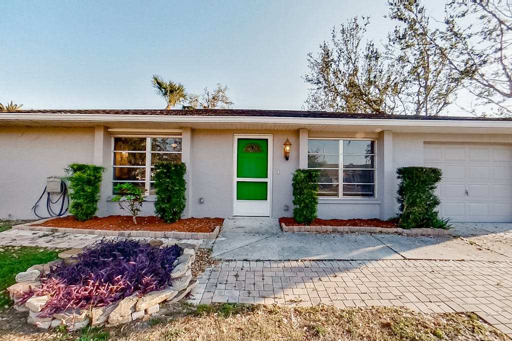 Dog Friendly Snowbird Ready Florida Escape Near Beaches & Golf