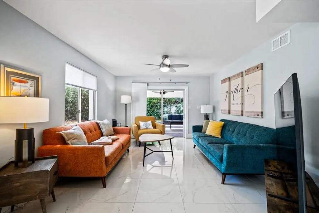 Dog friendly colorful condo with shaded patio washer & dryer & central AC