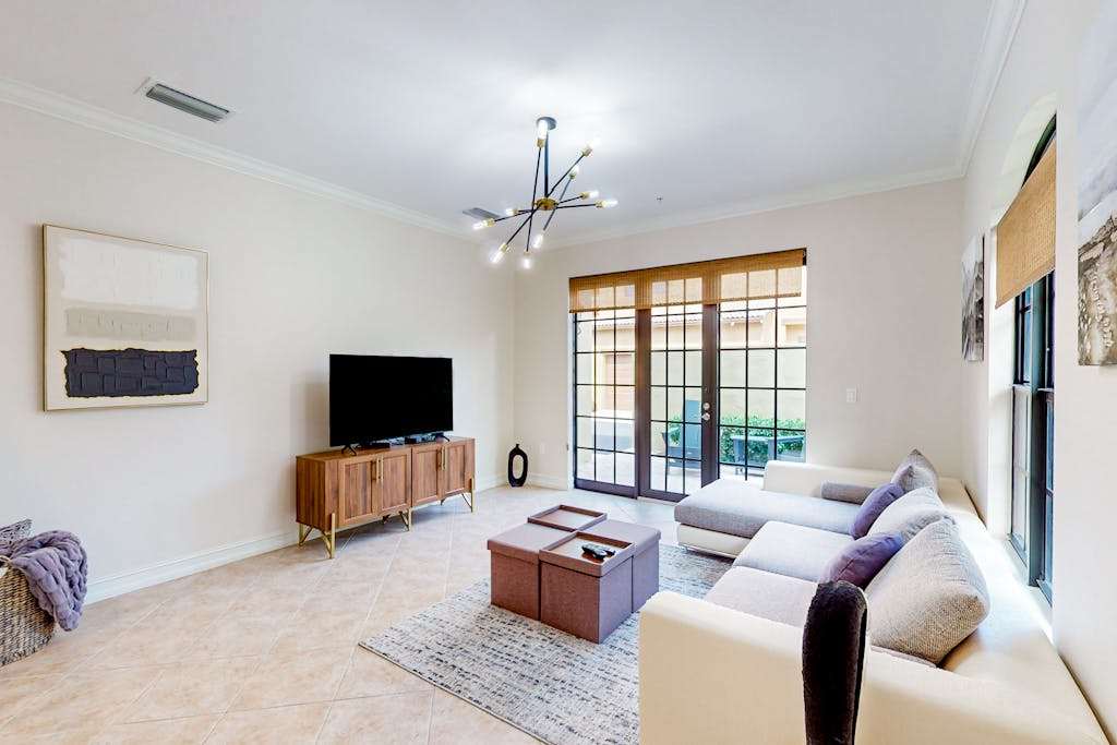 Gorgeous & modern sunlit oasis with pool patio tennis courts gym & washer & dryer